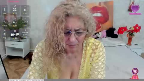 Snapshot of lady_dy4u chatting on February 21, 10:07 am diana online show from February 21, 10:07 am