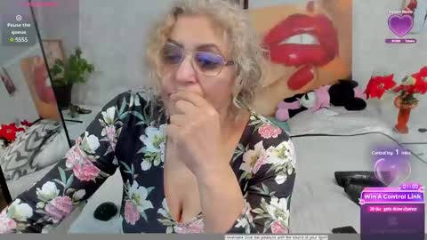 Snapshot of lady_dy4u chatting on February 21, 4:16 pm diana online show from February 21, 4:16 pm