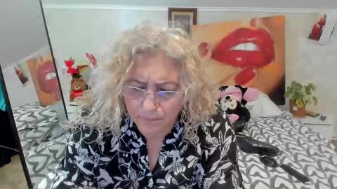 Snapshot of lady_dy4u chatting on March 4, 10:13 am diana online show from March 4, 10:13 am