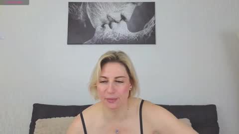 Snapshot of lady_murenza chatting on January 29, 11:14 pm Diana online show from January 29, 11:14 pm