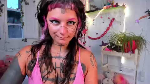 Snapshot of lady_sontse_ chatting on July 11, 7:27 pm Mia online show from July 11, 7:27 pm