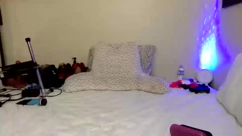 Snapshot of lady_voon_sin chatting on October 12, 11:59 pm Lady Voon Sin online show from October 12, 11:59 pm