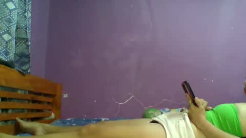 Snapshot of lady_yours69xx chatting on May 15, 10:39 pm corz online show from May 15, 10:39 pm