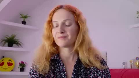 Sima Ladybigsmile online show from September 10, 7:25 pm