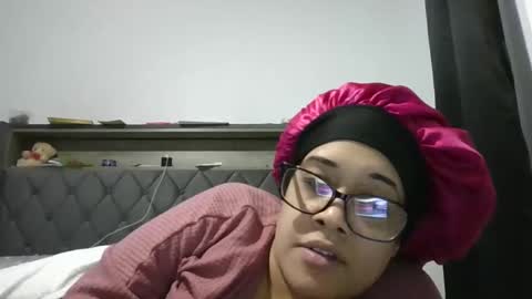 Snapshot of ladycinnabon chatting on February 24, 2:08 am Stephanie online show from February 24, 2:08 am