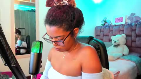 Snapshot of ladydanniela chatting on December 15, 5:02 am leidy daniela online show from December 15, 5:02 am