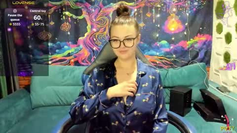 Snapshot of ladydrammer chatting on December 16, 10:59 pm LadyDrummer online show from December 16, 10:59 pm