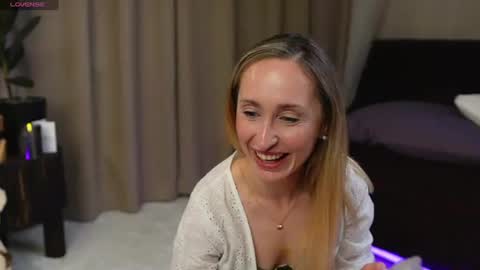 LadyEmelymoon online show from May 29, 7:34 pm