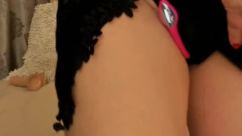 ladyjanyne online show from April 15, 7:58 pm