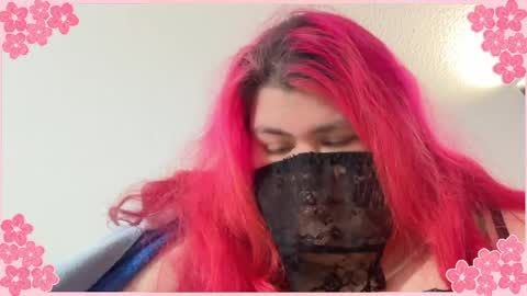 Snapshot of ladykitsunebig chatting on May 12, 7:38 am ladykitsunebig online show from May 12, 7:38 am