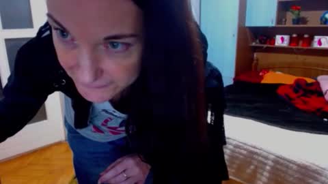 Snapshot of ladylhoty chatting on November 15, 4:25 pm LadyLHoty online show from November 15, 4:25 pm