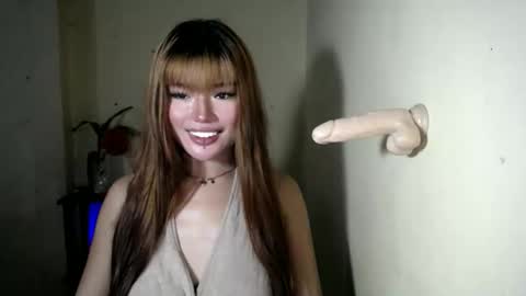 Snapshot of ladyofyou_dreamxoxo chatting on May 19, 1:33 am LILY online show from May 19, 1:33 am