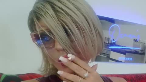 Snapshot of ladyoxana chatting on April 25, 2:36 am Oxana online show from April 25, 2:36 am