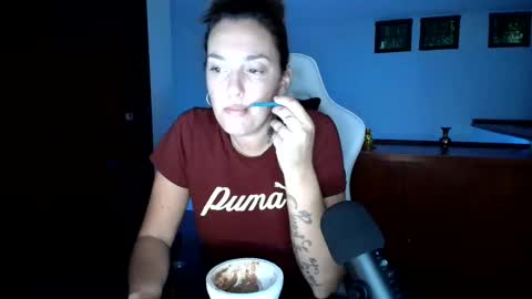 ladysusurros online show from October 26, 2:17 am