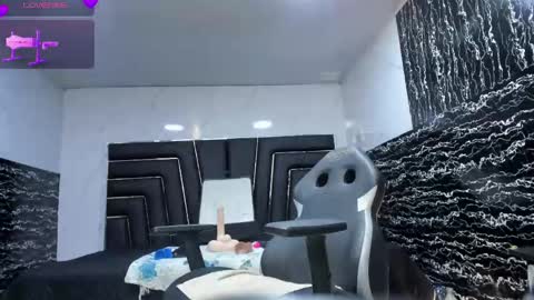 Snapshot of ladyy_scarlett chatting on April 18, 2:48 am Ladyy Scarlett online show from April 18, 2:48 am