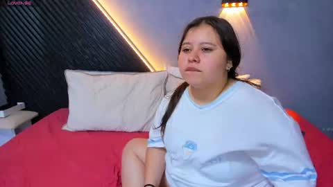 Snapshot of laia_and_aloby chatting on June 17, 12:02 am online show from June 17, 12:02 am