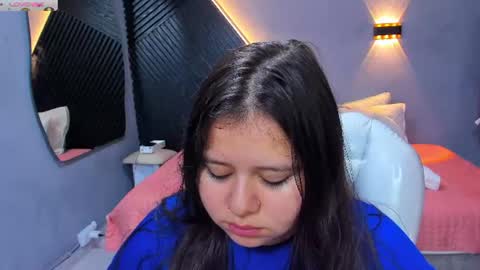 Snapshot of laia_and_aloby chatting on June 20, 10:01 pm online show from June 20, 10:01 pm
