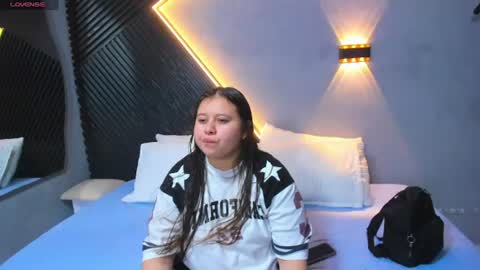 Snapshot of laia_and_aloby chatting on July 14, 1:30 am online show from July 14, 1:30 am