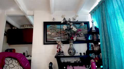 laia_hadid online show from April 7, 2:28 pm