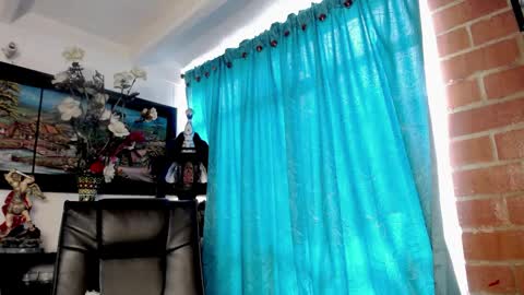 laia_hadid online show from April 10, 3:39 pm