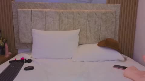 laiamilf online show from February 26, 11:15 pm