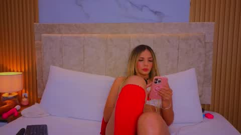 laiamilf online show from January 13, 12:49 am