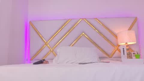 Snapshot of lailastilwills chatting on October 4, 3:21 pm Laila Stilwills online show from October 4, 3:21 pm