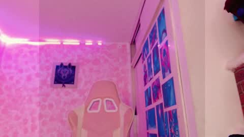 lala Moon online show from January 7, 2:08 pm