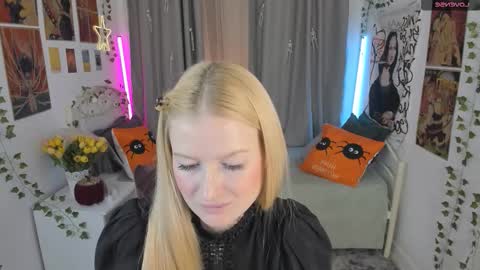 Laly online show from October 28, 12:09 pm