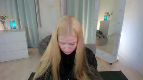 Laly online show from March 14, 7:03 am