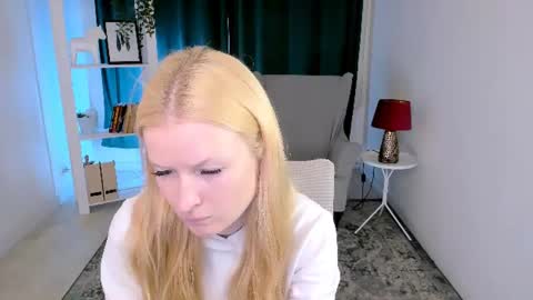 Snapshot of laly_peach chatting on July 3, 11:16 am Laly online show from July 3, 11:16 am