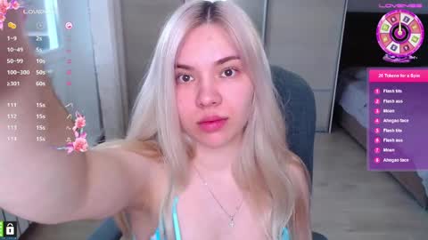 Snapshot of lana__nova chatting on April 11, 6:07 am Lana online show from April 11, 6:07 am