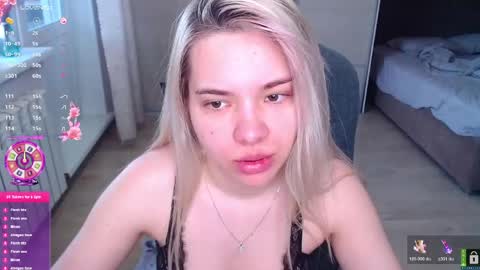 Snapshot of lana__nova chatting on April 26, 5:05 am Lana online show from April 26, 5:05 am
