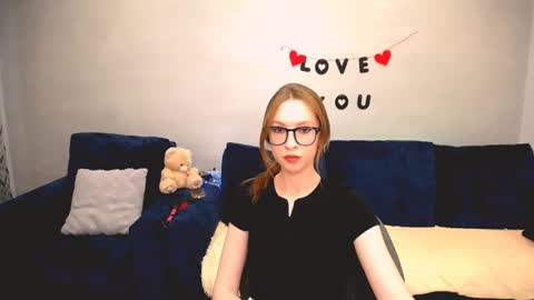 Snapshot of lana__ray chatting on May 6, 11:15 am lana__ray online show from May 6, 11:15 am