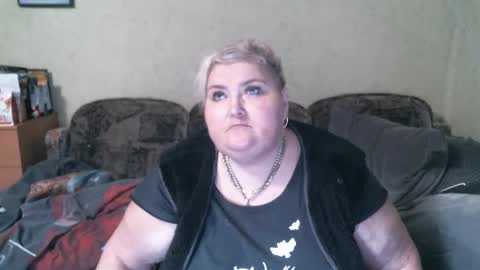 lanacat555 online show from March 9, 7:05 pm