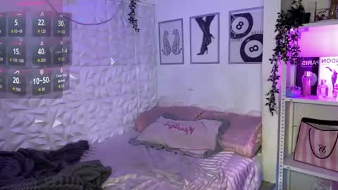 Snapshot of lanadel_hilton chatting on June 24, 2:32 am Lana online show from June 24, 2:32 am