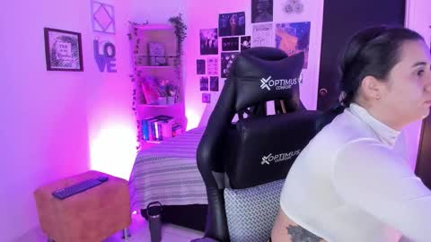 lanaherondale_ online show from November 27, 9:22 am