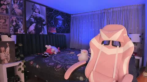 L A N A  online show from January 20, 11:10 pm