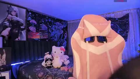 L A N A  online show from February 15, 2:58 am