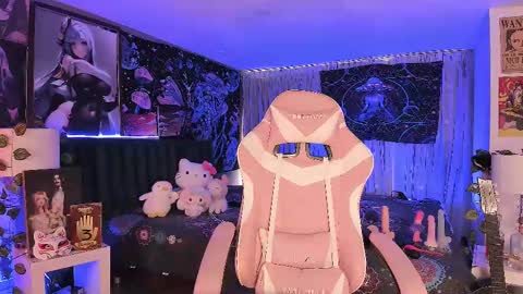 L A N A  online show from March 6, 8:48 pm