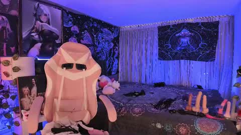 L A N A  online show from March 8, 10:13 pm