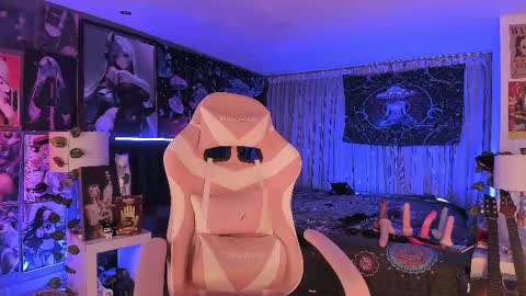 L A N A  online show from March 10, 1:12 am