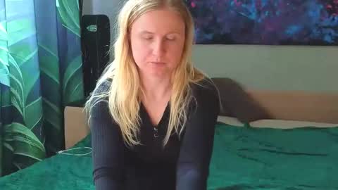 LanaviSmith online show from May 22, 6:42 am