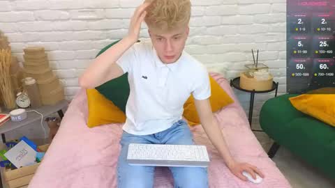 Snapshot of landel_boy chatting on March 7, 10:21 pm Lanny online show from March 7, 10:21 pm