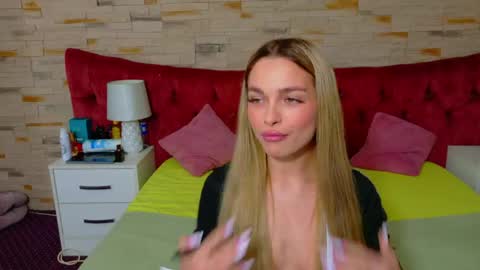 Lanna online show from March 20, 8:03 pm