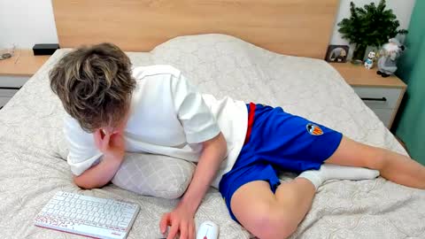 Fandi online show from December 20, 2:49 pm