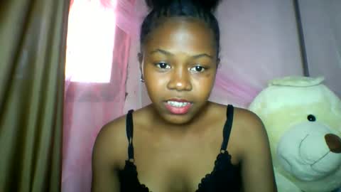 Snapshot of lara_belle chatting on April 28, 10:20 am lara_belle online show from April 28, 10:20 am