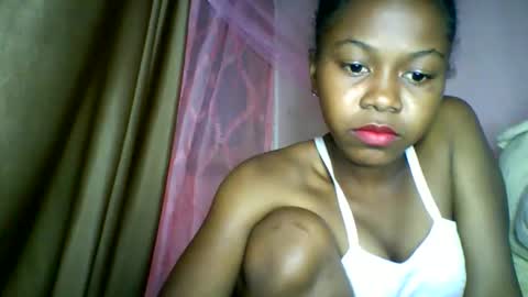 Snapshot of lara_belle chatting on April 28, 10:26 pm lara_belle online show from April 28, 10:26 pm