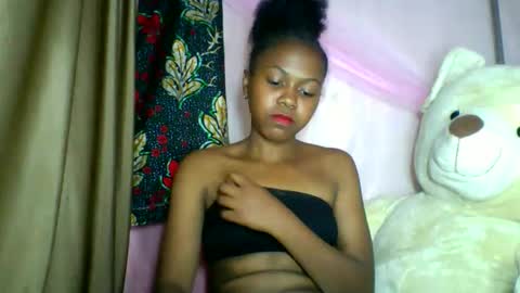 Snapshot of lara_belle chatting on April 29, 10:30 am lara_belle online show from April 29, 10:30 am
