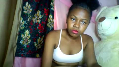 Snapshot of lara_belle chatting on April 30, 6:31 am lara_belle online show from April 30, 6:31 am